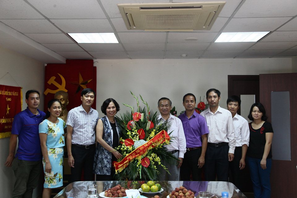 Phó Tổng cục trưởng Tổng cục Thể dục Thể thao Phạm Văn Tuấn đến chúc mừng Tạp chí Du Lịch